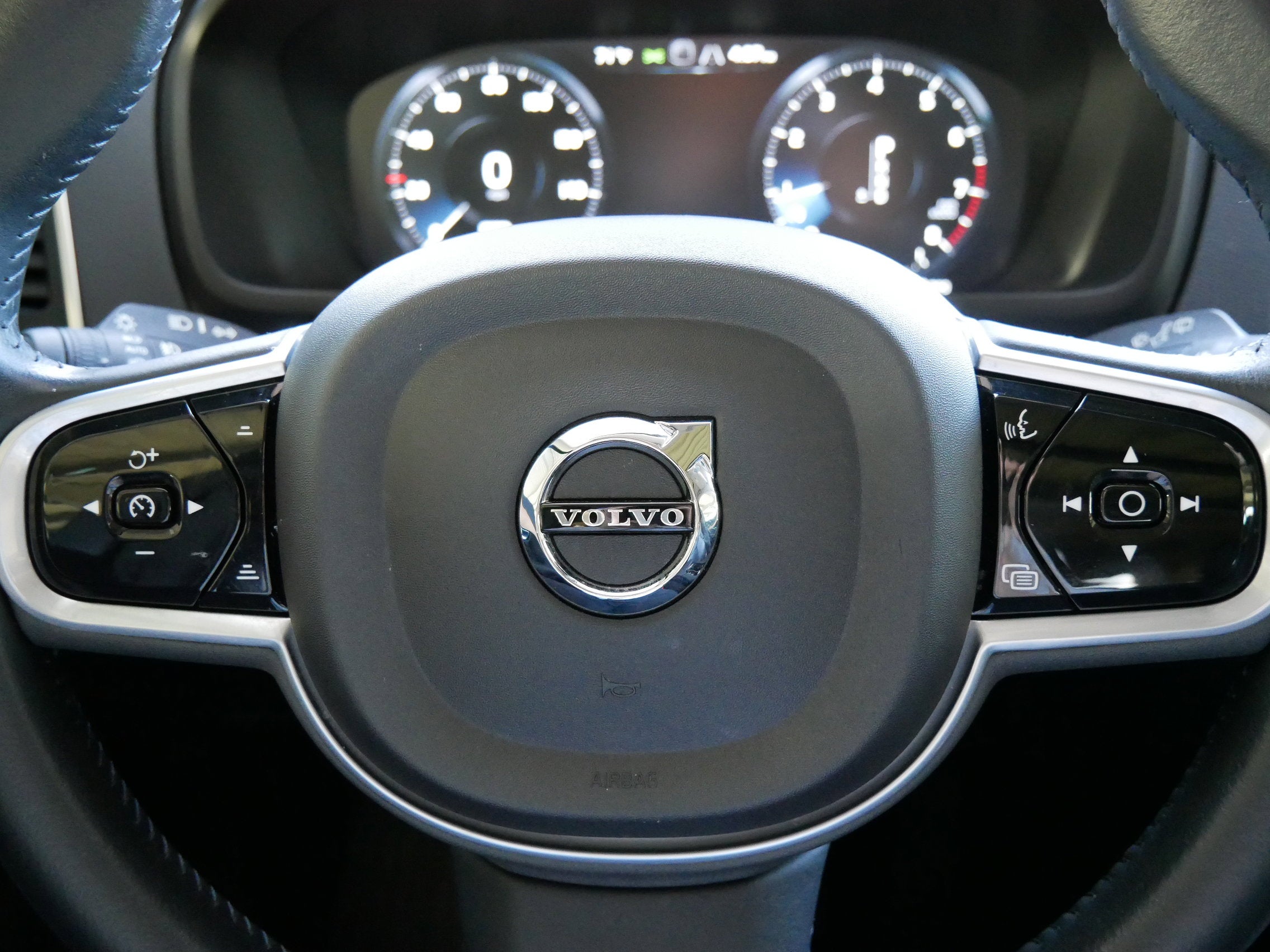 2022 Volvo XC90 Momentum