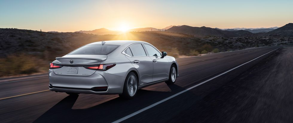 2023 Lexus ES Rear Exterior
